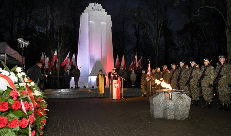 WZylinski's tweet photo. Capstrzyk niepodległościowy na Cmentarzu Wojskowym w #Białystok #11listopada #DzienNiepodleglosci https://t.co/260o7yiw64