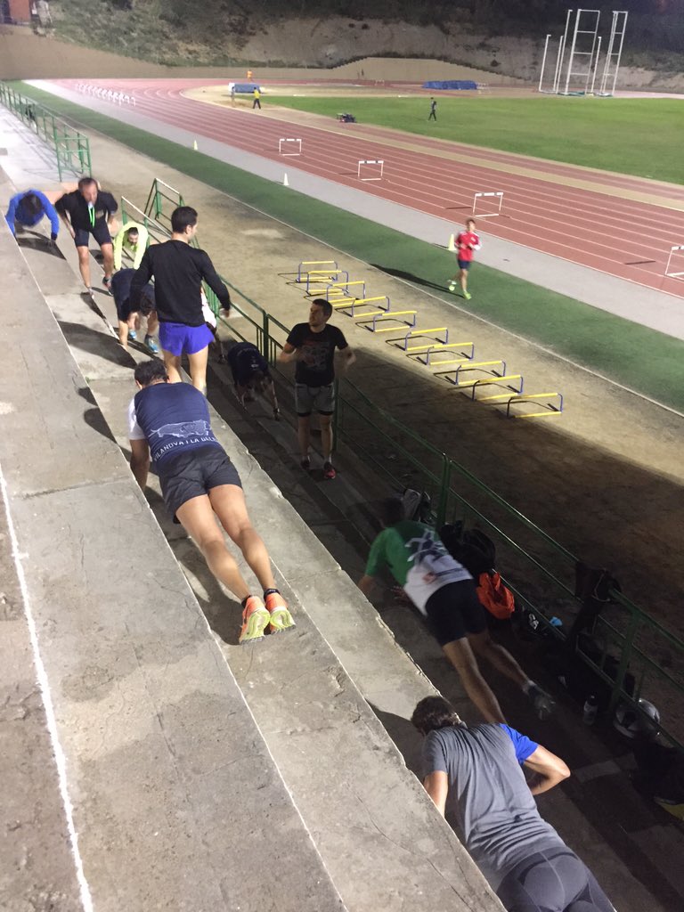 sbropenteam's tweet photo. Els dimarts a les 19:30 entrenem a les pistes de Mataró i en pretemporada a part de córrer també fem això: 💪 https://t.co/QBwNMOd94J