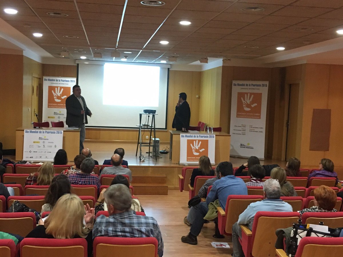 accionpsoriasis's tweet photo. Amigo @dtrigos nos trae la voz del #PacienteEmpoderado con tal de activar a la sala y trabajar x #cambiopso #Avilés https://t.co/lyZ1rrpyDy