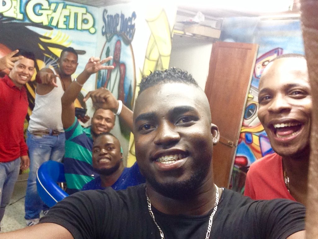 luisaracoltan's tweet photo. La people de blackgormusic https://t.co/dSao8W1XQv
