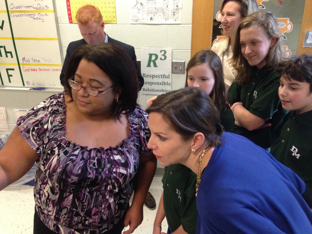JerryLPutt's tweet photo. @JillHVogel @BarbaraComstock @CollinsforDel29 learn about technology in the classroom from Ms. Wheeling @lineburgm https://t.co/vcu2bMPHHI