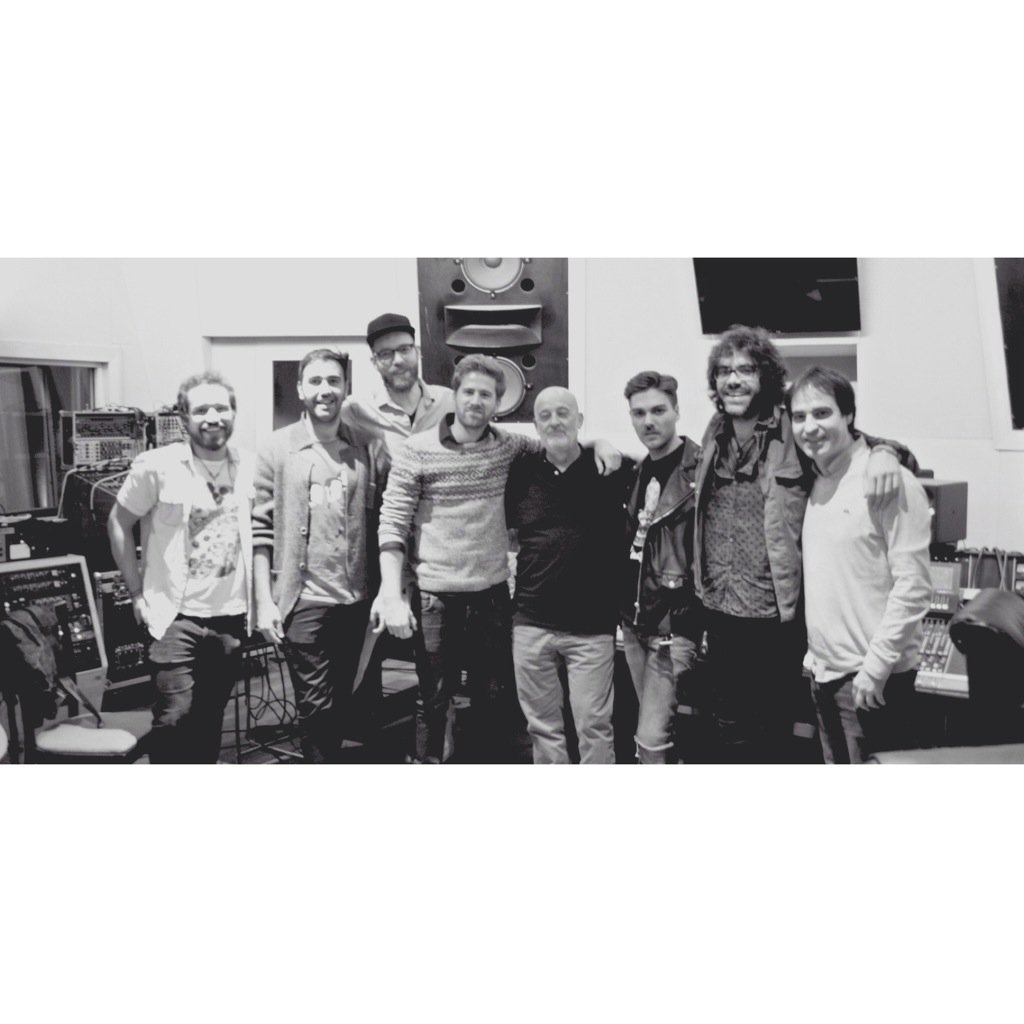 misscaffeina's tweet photo. Equipo MssCff. Hemos terminado nuestro tercer disco. Buenas noches. @HookManagement @WarnerMusicES #MaxDingel https://t.co/DZWF80sDlj