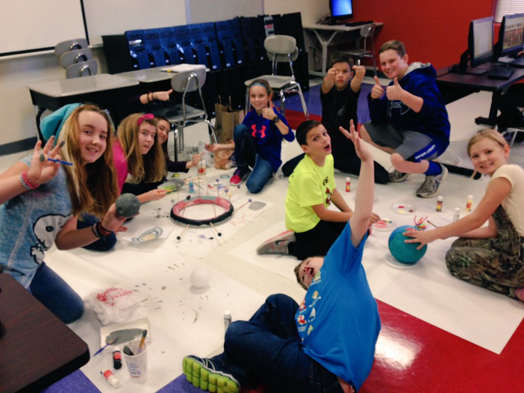 Hogies4th's tweet image. Working hard today finishing research and our 3D models! #latties #solarsystemprojects