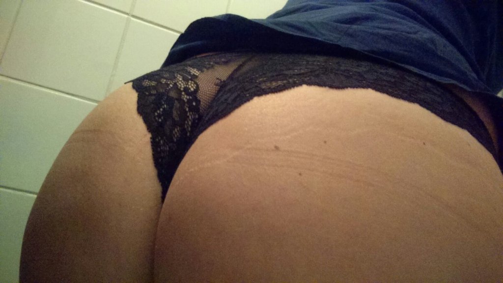 puncika3's tweet photo. @Ass_fanatic @RateMyAss1 @AssRate13 @ThongDaily @cute_asses @sexiest_daily Today's #ass https://t.co/QL2dtKk39t