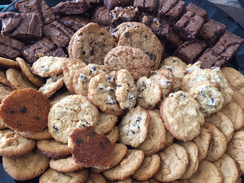 MarquetteToday's tweet photo. What's the best kind of sale? A bake sale! Stop by Straz Hall until 3:30 today and support @MU_DanceInc. https://t.co/ljuVX2Obrf