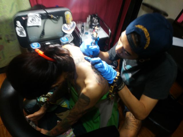 RiskiPL's tweet photo. Work art and study with Jery and Desi DVB on Jery studio tattoo @jatimulyabekasi thanks all hihi :D https://t.co/gvrMcEL4ab