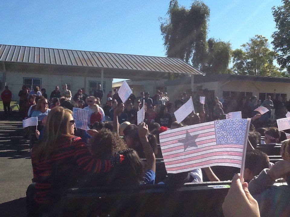 ssiglerLPS's tweet photo. LPS Honors Our Veterans.#pvsdshares #PVshares @ssiglerLPS @PVSDCamarillo #lasposascamarillo https://t.co/ArOloN12An