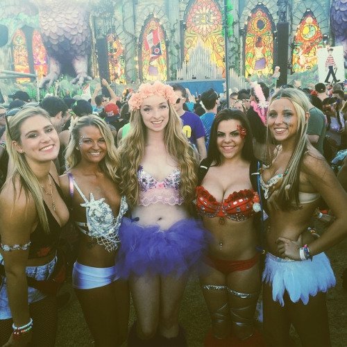RaveBabess's tweet photo. #PlurBabes https://t.co/o4PozEruro