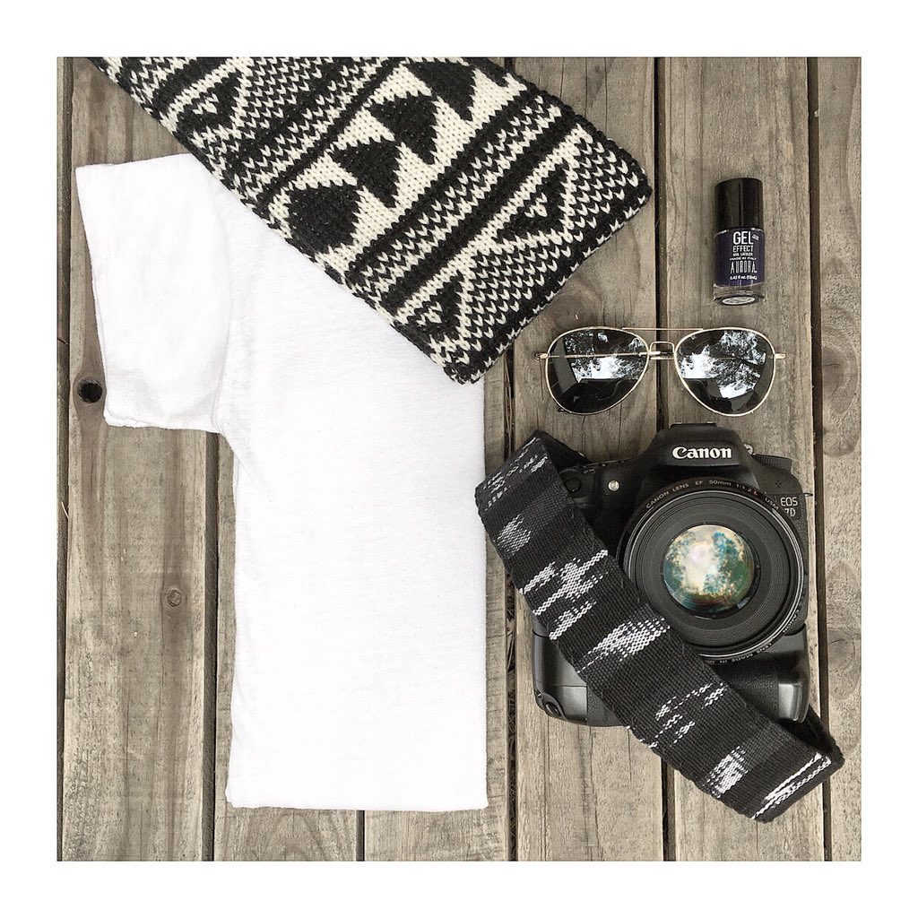 samandkatedsign's tweet photo. Obsessed with this @damselindior x @SplendidLA Tee #SplendidxDamsel #birchbox #raybans #samandkatedesign https://t.co/zm6W3fRCKb