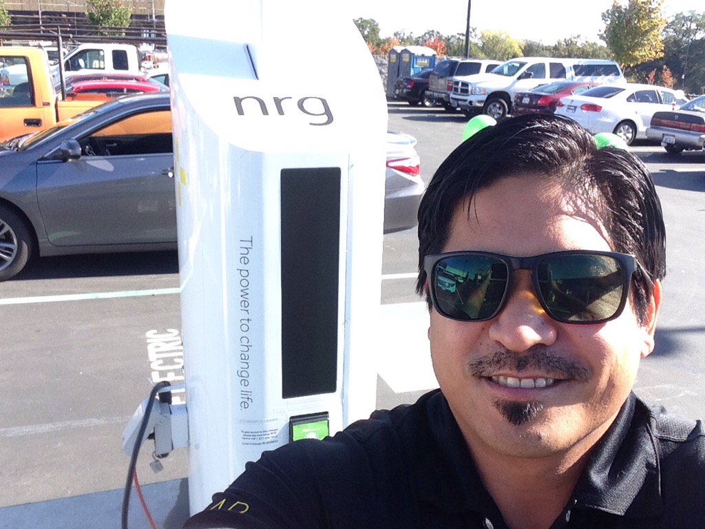 SolarNinjaMike's tweet photo. Promoting NRG HomeSolar at an EVGo Charging station in Sacramento! Power your car with the sun! #nrgsolarselfie https://t.co/HBE2Lp3vVv