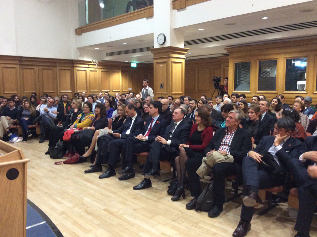 @Ed_Miliband @tsakalotos speech @LSEpublicevents #LSEGreece #Greece. https://t.co/1WRK0BEoTh