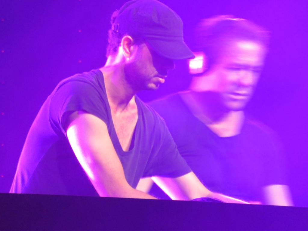 jakes55555's tweet photo. Happy birthday @NicChagall @cosmicgate !! We will not forget ur set at #ASOTFESTMUM in Mumbai!! #TranceFamily !! \0/ https://t.co/nDb3aCpIOM