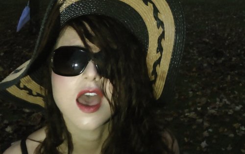 RebeeMusic's tweet photo. On the set shooting my next video! out early December! https://t.co/pGmKanbHsf