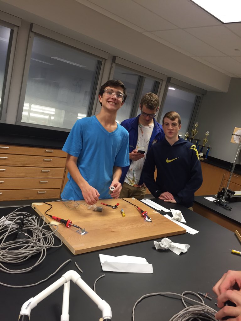 Teaching our newcomers crucial robot-construction skills!