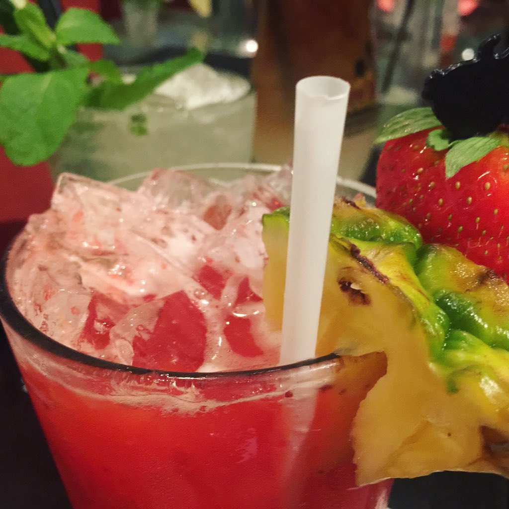 ExquisitsCat's tweet photo. Mango-Berry Cooler. Una buena alternativa al clásico sin alcohol San Francisco. En @HRCBarcelona #barocker2015 https://t.co/HT7o4PQpwj