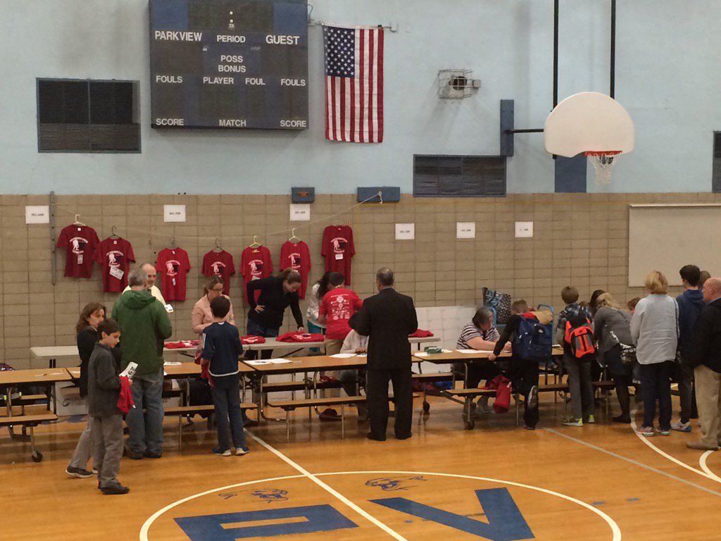 Early number pick up for the Park View Veterans Day 5K. Over 650 runners signed up for a great cause!!!!