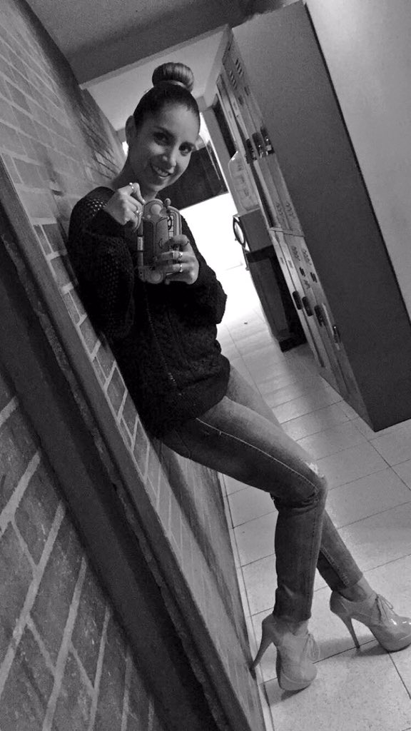 RivaPopMusic's tweet photo. Ya nos vemos en El @CuadernoTR3CE!
Hoy tengo un #RIVALook muuuy relajado, perfecto para este clima! 
🌬☔️
Les gusta? https://t.co/4ILjMQDmyi