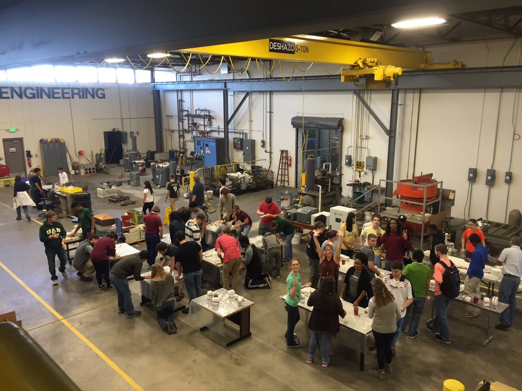 egcampbell1's tweet photo. Freshman engineering students at UAB getting the chance to see the Foundry and try out slip casting. https://t.co/kEcDzjle6w
