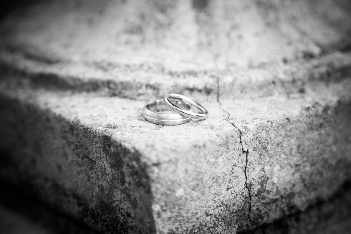 BucksPhoto's tweet photo. @OldLodgeMinch #wedding #weddingrings #minchinhampton #blackandwhitephotography #WeddingPhotographer #stroud #rings https://t.co/pS3o5U86py