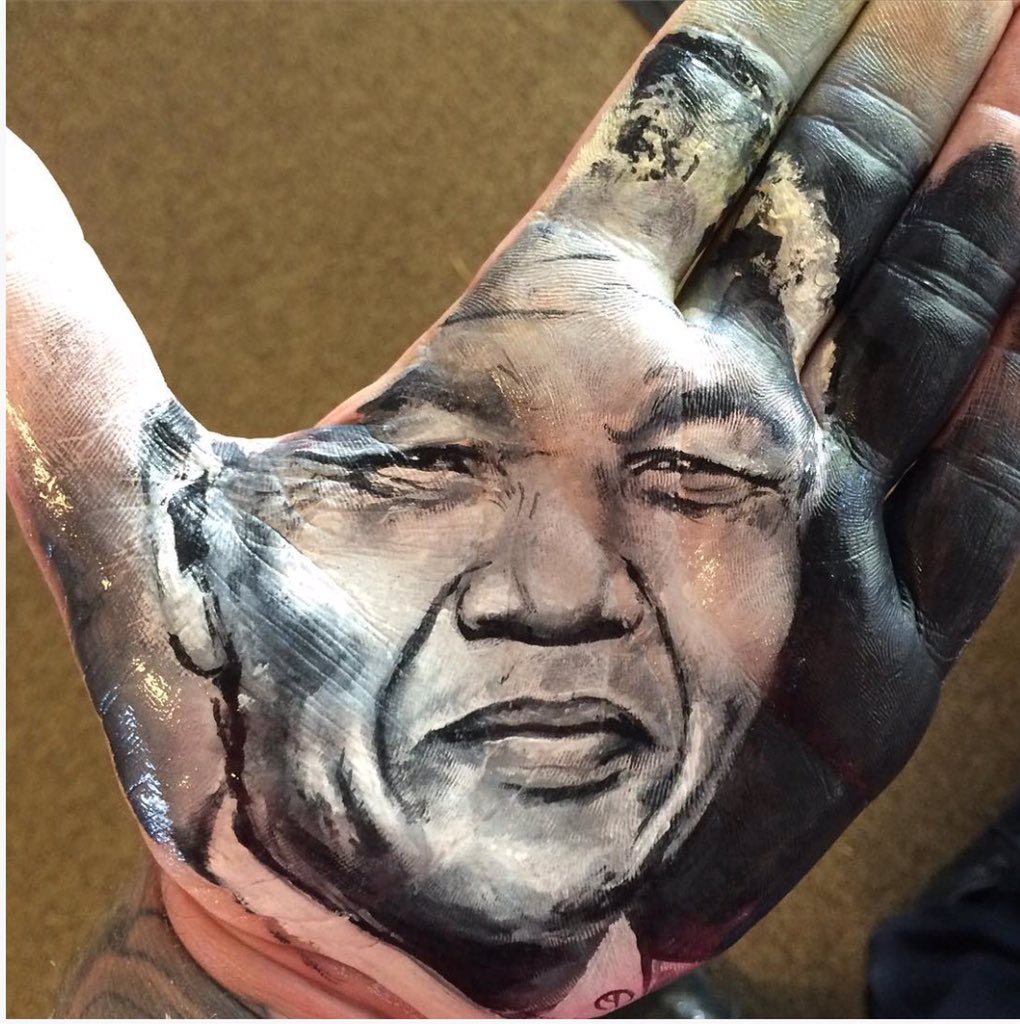 boomergruban's tweet photo. #russellpowell #switch es his hand into #art #bedifferent #NelsonMandela https://t.co/PsypWblAZM