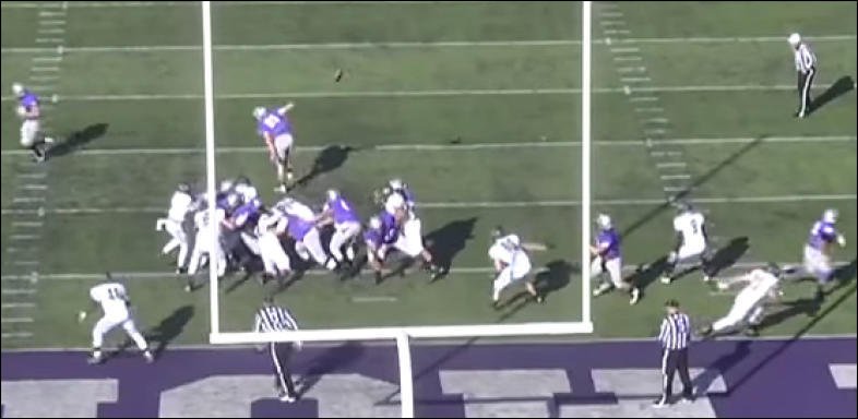 20min_sportnews's tweet image. Ein No-Look-Zuckerpass in die Endzone. #TrickPlay bit.ly/1WLpYHg