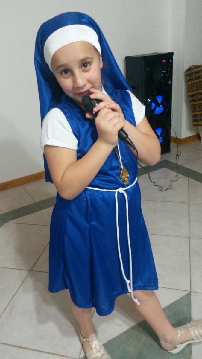 Muero con esta hermosa monja!  #LaMonjaCatalina 👼