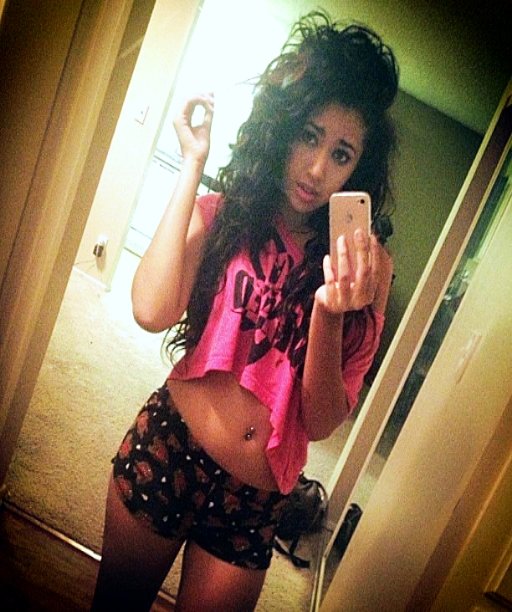 -New Outsiders OC.
-Not new to roleplay.
-Ships with chemistry 
-Descriptive.
-Single. 
-RTs?