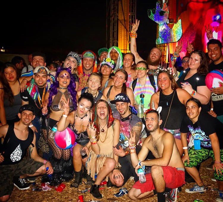 FestivalProbz's tweet photo. I love my fam! Although we're missing a bunch in this picture, I couldn't have asked for a better #EDCOrlando https://t.co/e8sNoXlvSs