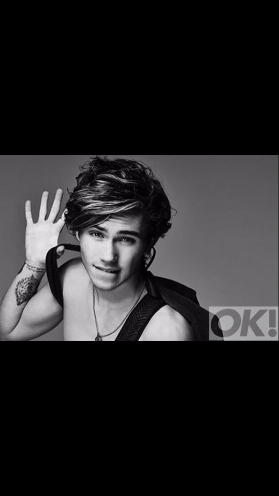 fluffeesocks's tweet photo. Good luck in the jungle Shells, WE LOVE YOU💙 #georgeofthejungle #ImACeleb #GeorgeShelley https://t.co/q5bLDmdaCy