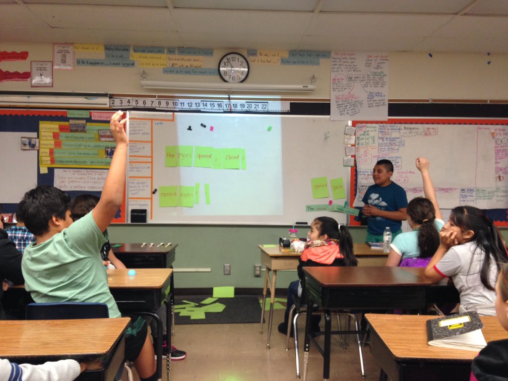 teacherspicypug's tweet photo. Learning about adjective strings. #writeguy #proudtobehsd https://t.co/wBsBJGNLqo