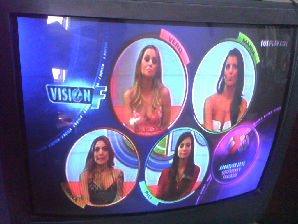emilianosanches's tweet photo. Hermosas amigas @mariadelvalle16 @ERIFERCA @pilarperezr @verockstar en #VisionF en #FoxParaTodos las quiero besos https://t.co/WMEQLf8D9S