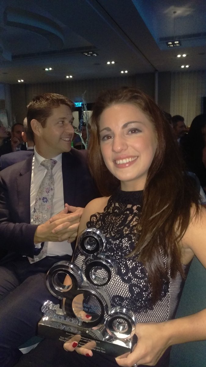 DanWait1's tweet photo. @PennyhillPark champions photo bomb with @connell_david https://t.co/k5qDEbKaLV