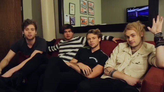 Galladen's tweet image. Happy Wednesday everybody #ARIAS5SOS #loopoff5sos