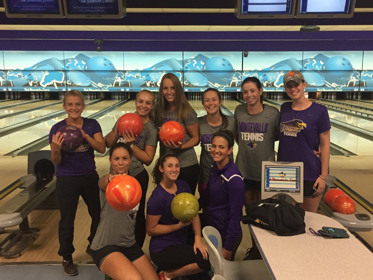 umfalcontennis's tweet photo. Purple vs. Grey is going down now! #Round1 #NeverBowled https://t.co/buoMYhr1o7