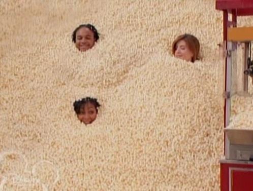 ChildhoodShows's tweet image. It's been 8 YEARS since the last episode of That's So Raven aired on November 10, 2007