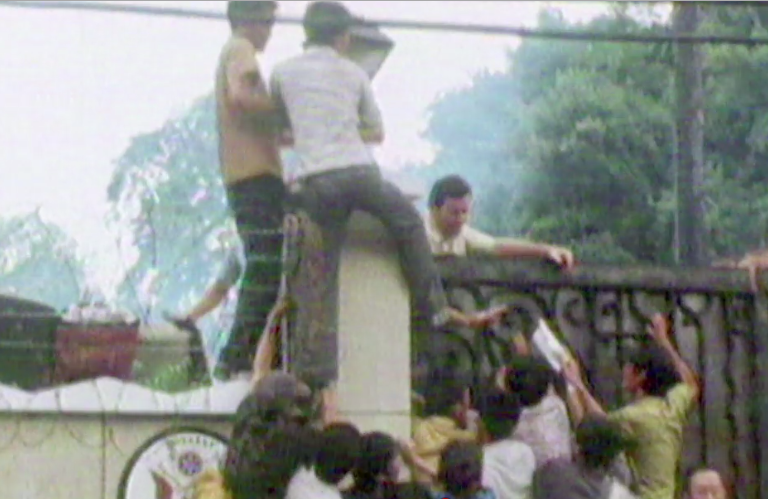 BestRankedItems's tweet photo. To #HitchAride, you sometimes had to #knowSomebody or be able to #ClimbAwall.
#LastDaysInVietnam #VeteransDaySalute https://t.co/OJM3YAulYv