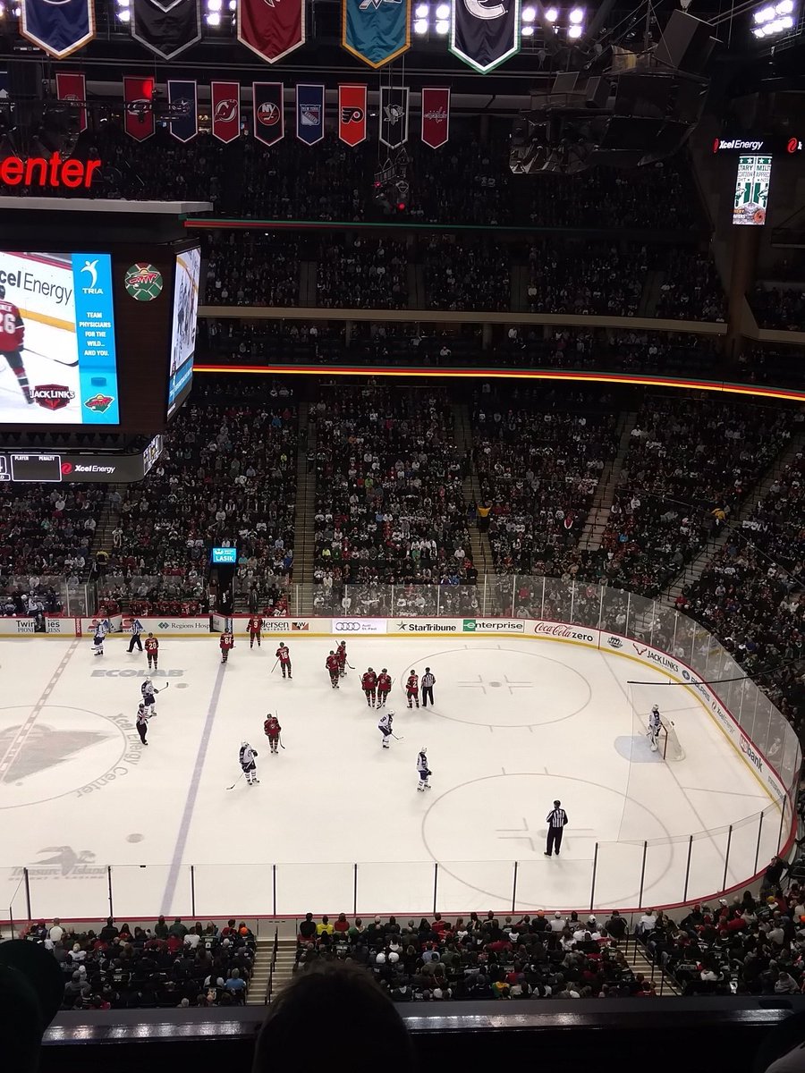 MNJut's tweet photo. VANEK WANTS THE HATTY! THIRD #MINNESOTS SPORTS GAME IN 4 DAYS #RIPLIVER #MNSPORTS https://t.co/Wwk0p9geTn