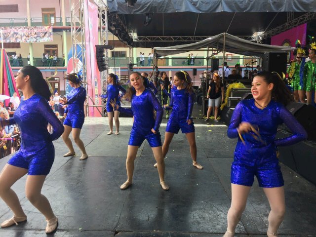 gaitas_SFA's tweet photo. Nuestras chicas de baile en FUERADECLASEve @GaitasMa15 https://t.co/iThdyaLFEO