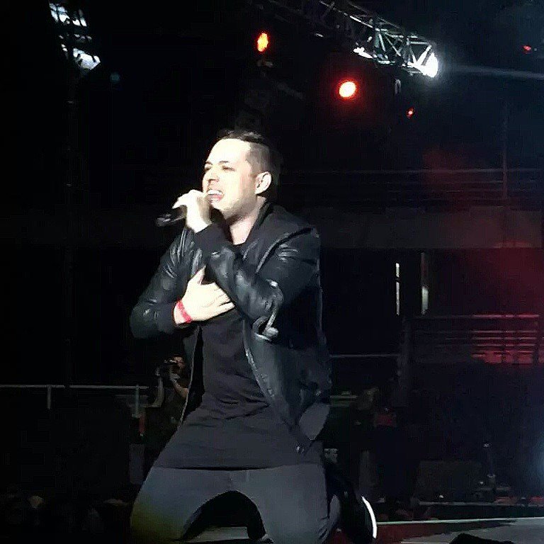 WIIIII! primer tw! Cada una de las admins van a firmar con su numbre! YO SOY #LUNA