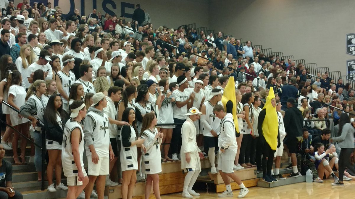 AZPreps365Skoda's tweet photo. DV ready to roll in DI state title match. @DVstormtroopers @DesertVistaVB @varsityxtra https://t.co/saFp6ega9D