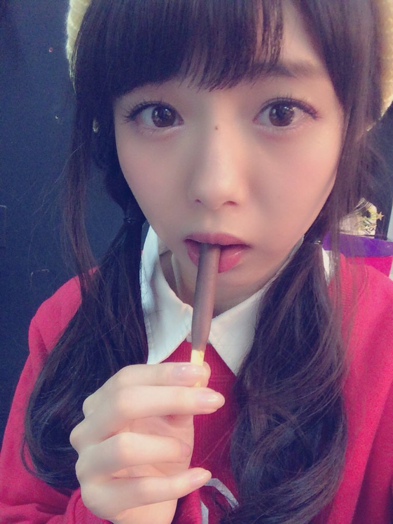 miorin_lemon212's tweet photo. れっつらポッキーTIME😗💛
#ポッキーの日 https://t.co/uG5H11ljtc