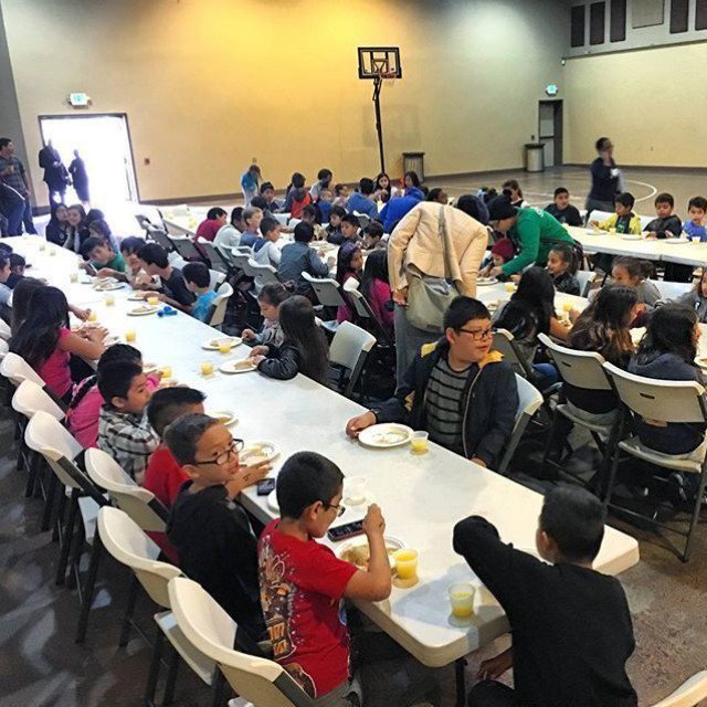 nextlevelkidmin's tweet photo. From @bluebombercrew_ignitionkidz Pancake Sunday was a hit. #Bluebombercrew #Breakfastwith… https://t.co/HBLqKdRZfy https://t.co/ffZyeYoQOM