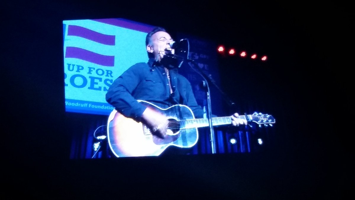 coke8525's tweet photo. #Stand Up for Heroes w Bruce telling bad jokes....outstanding! https://t.co/AmP9GPuFDe