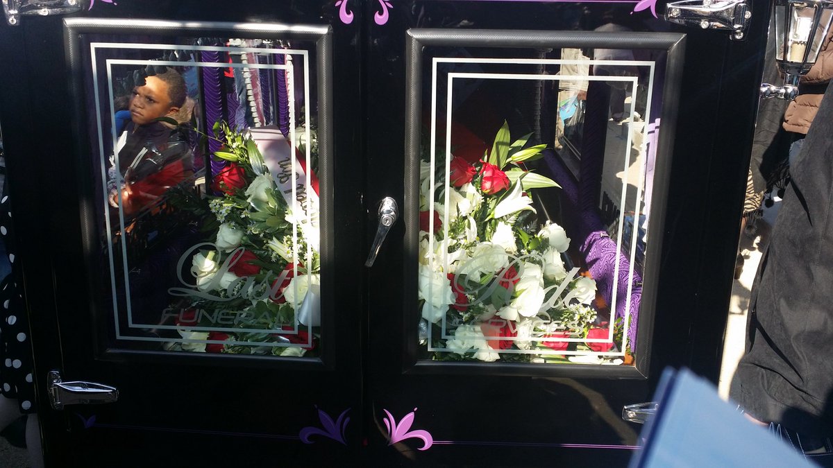_HonorThyQueen_'s tweet photo. R.I.H TYSHAWN
#TYSHAWNMICHAELLEE
#9YROLDMURDERED
#SADDAYINTHECHI
#HOMEGOINGSERVICE
#SAINTSABINACHURCH
#STOPDONTSHOOT https://t.co/apP1815VBj