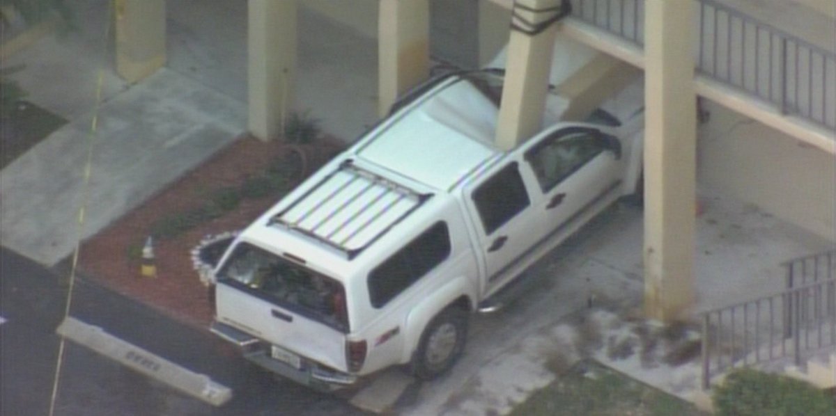 #BREAKING Rescue crews on scene of SUV into Davie apartment complex https://t.co/FtmTiVyAuZ