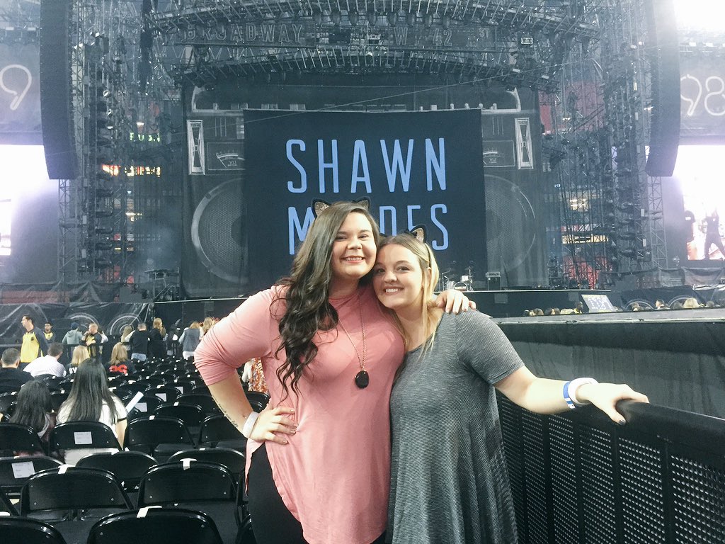 erica_anne96's tweet photo. @KissChattanooga #shawn1037 #Shawntourageentry we would LOVE to meet Shawn 💟💟💟💟 https://t.co/YLucWaT80P