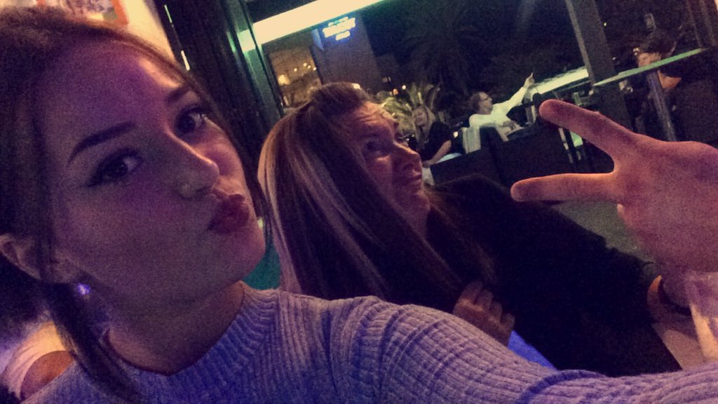 _BROOKSEY_'s tweet photo. My mams just the best at selfies😂 https://t.co/APGteSl3hP