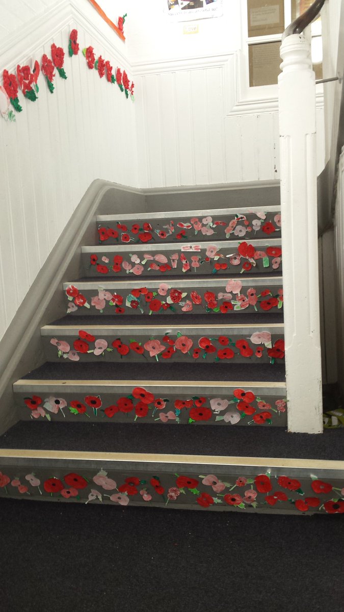 MissScott642's tweet photo. Stairway of poppies @AndertonPark @miss_dutton #RememberThem #LestWeForget https://t.co/8iPaV52vPf