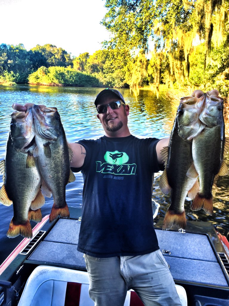 nickbeon1's tweet photo. Found a few after work #vexanbassrods #rednexcustomjigs #bassaddictiongear #shellbars @VexanFishing @Rednex_Jigs https://t.co/5ALjEkfy3M