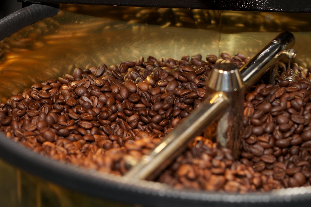 BCoffeeAtWork's tweet photo. 4 simple ways to tell if your #coffee beans are freshly roasted (via @BIAUS) https://t.co/6Xh05LNsvk https://t.co/J6P5UIjjMm